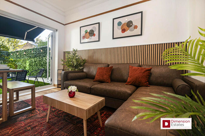 3 Bedroom Flat To Rent In Millfields Road, Lower Clapton, Hackney, E5