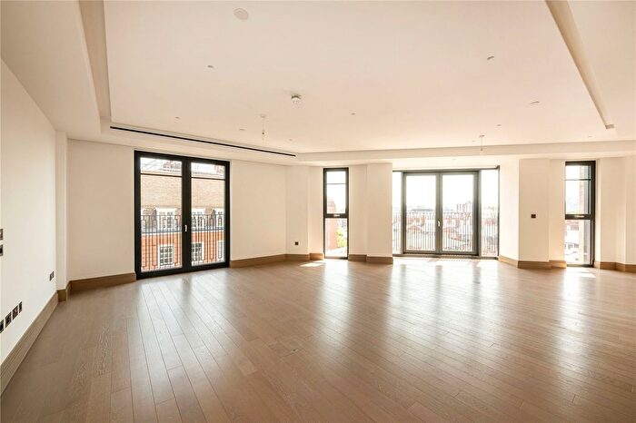 3 Bedroom Flat For Sale In Lucan Place, Chelsea, London, SW3