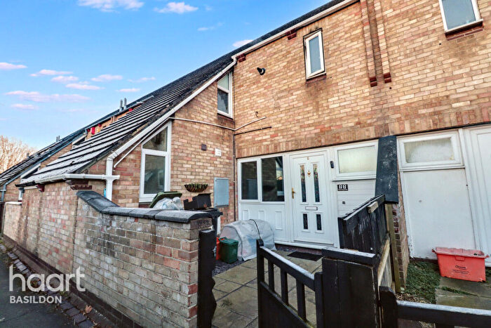 3 Bedroom Terraced House For Sale In Broomfields, Basildon, SS13