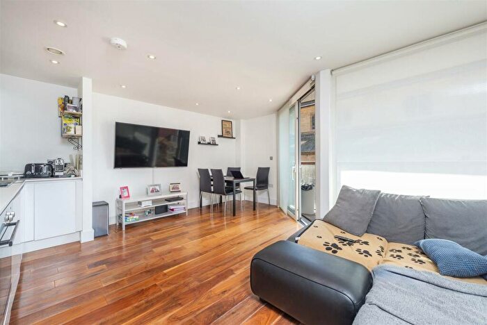 2 Bedroom Flat For Sale In Flower Lane, Mill Hill, London, NW7