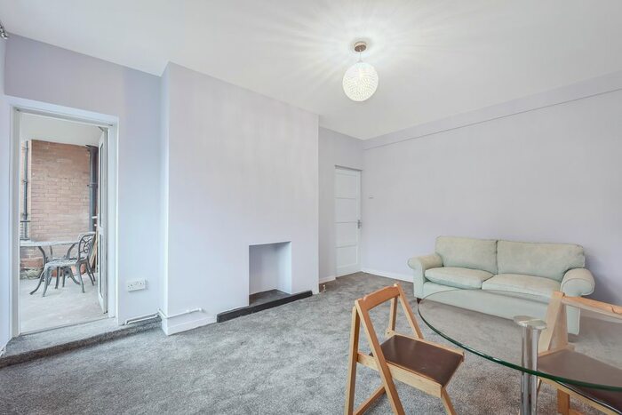 3 Bedroom Flat To Rent In Redcross Way, London, SE1