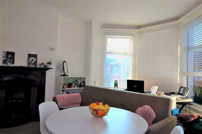 1 Bedroom Flat To Rent In Woodside Road, Wood Green, N22