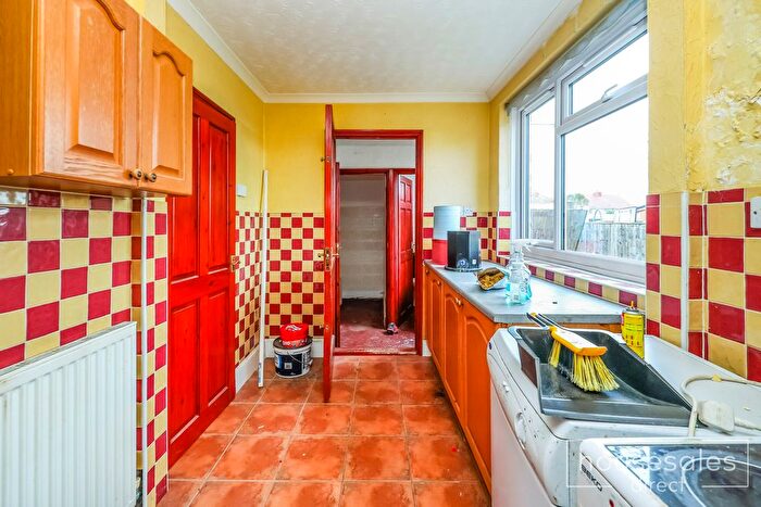 4 Bedroom Semi Detached House For Sale In Laughton Crescent Hucknall, Nottingham, NG15