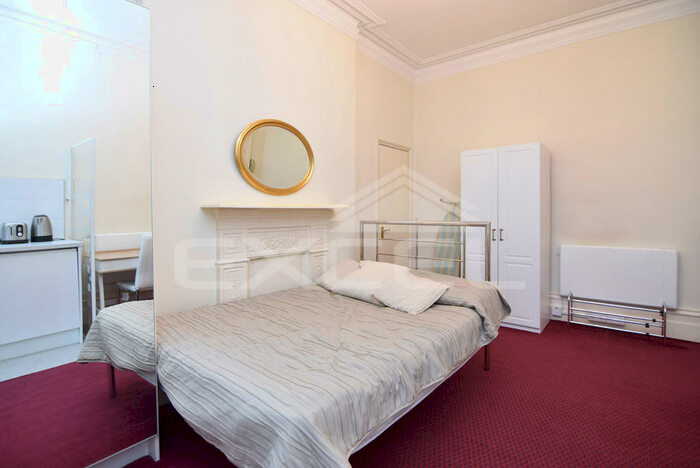 Studio To Rent In Canfield Gardens, South Hampstead, London, NW6