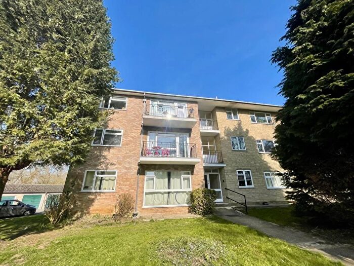 2 Bedroom Flat To Rent In Woodstock, Oxfordshire, OX20