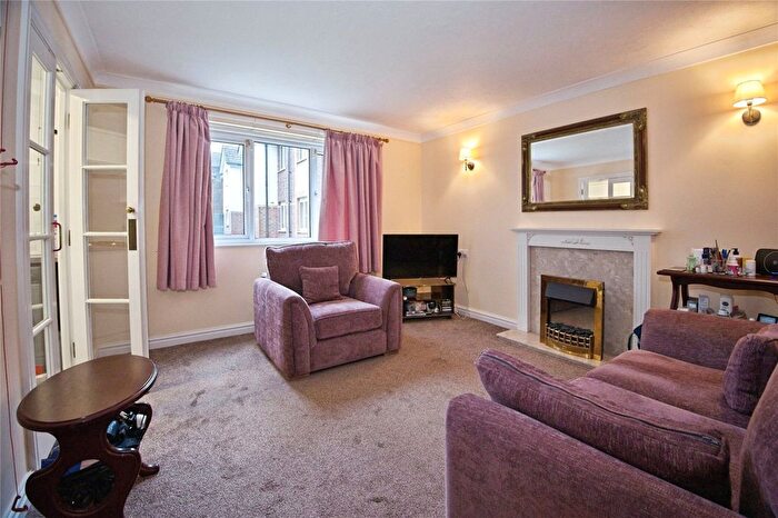 1 Bedroom Flat For Sale In Glendower Court Phase Ii, Cardiff, CF14