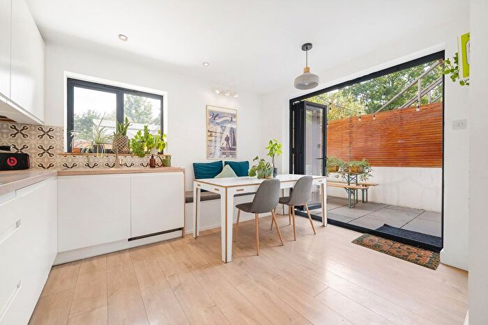 2 Bedroom Flat For Sale In Dulwich Road, SE24
