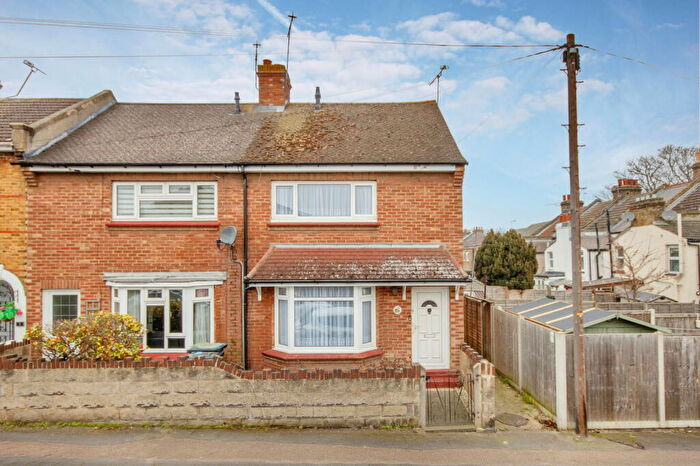 2 Bedroom End Of Terrace House For Sale In Southfleet Road, Northfleet, Gravesend, DA11