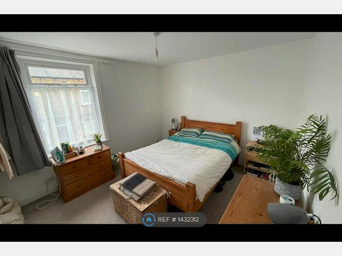 3 Bedroom Terraced House To Rent In Oakroyd Terrace, Leeds, LS28