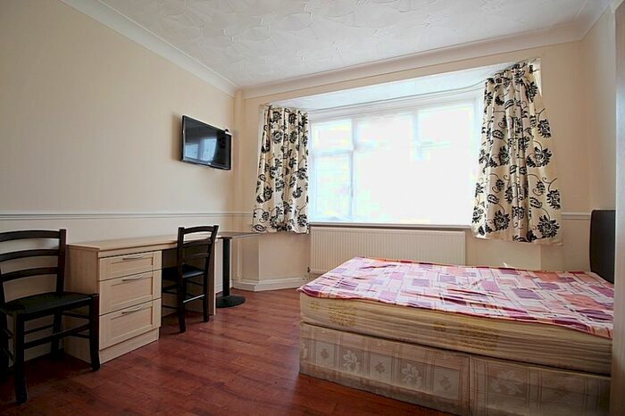 Studio To Rent In Bulstrode Gardens, Hounslow, TW3