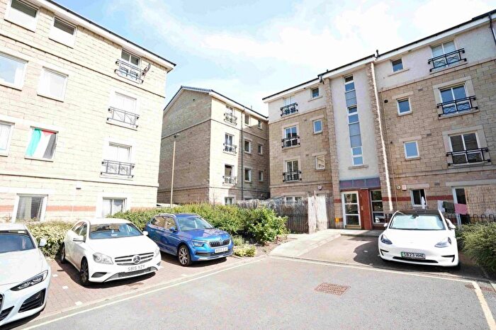 2 Bedroom Flat To Rent In Dryden Gait, Leith Walk, Edinburgh, EH7