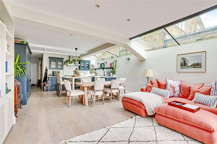 2 Bedroom Flat To Rent In Inglethorpe Street, London, SW6