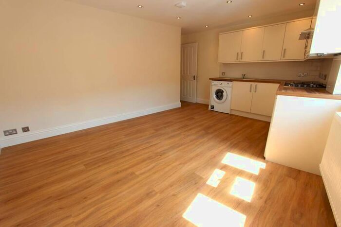 2 Bedroom Apartment To Rent In Chase Side, London, N14