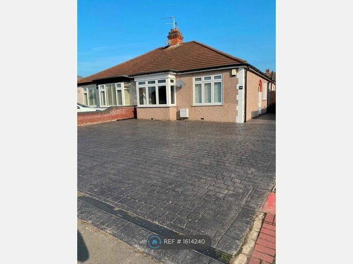 3 Bedroom Bungalow To Rent In Blackfen Road, Sidcup, DA15