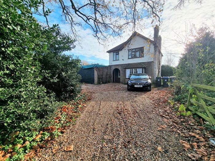 3 Bedroom Detached House To Rent In Woking, Surrey, GU22