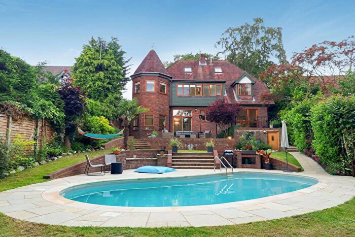 5 Bedroom Detached House For Sale In Beeches Drive, Farnham Common, Slough, SL2