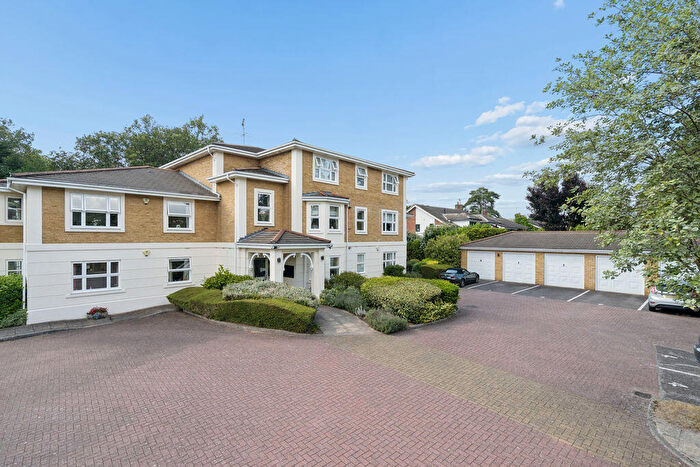 3 Bedroom Apartment For Sale In Green Lane, Farnham Common, SL2