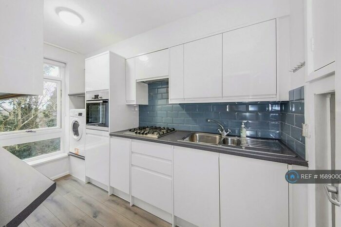 1 Bedroom Flat To Rent In Hogarth Court, London, SE19