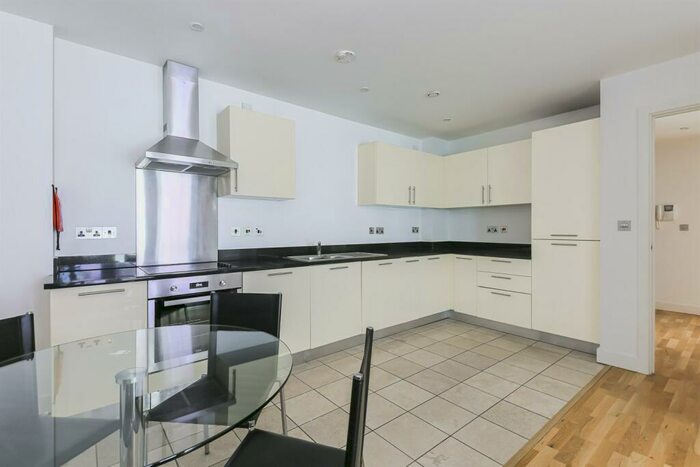 2 Bedroom Flat To Rent In Bedroom Property In London, E15
