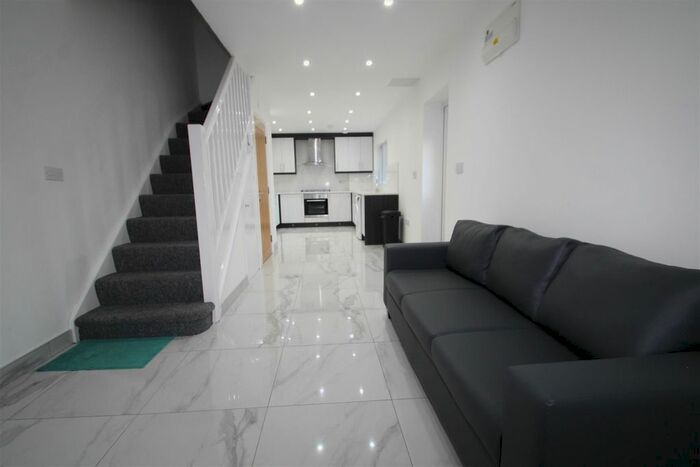 2 Bedroom Property To Rent In Woodstock Gardens, Hayes, UB4