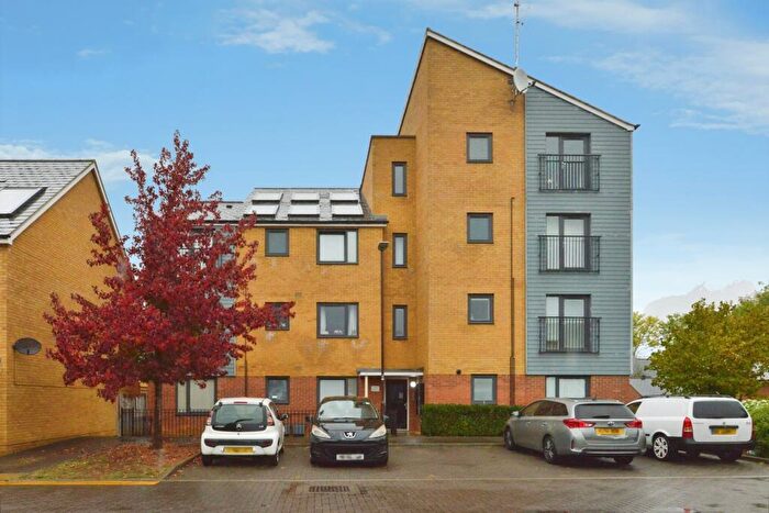 2 Bedroom Flat For Sale In Wodell Drive, Wolverton, Milton Keynes, Buckinghamshire, MK12