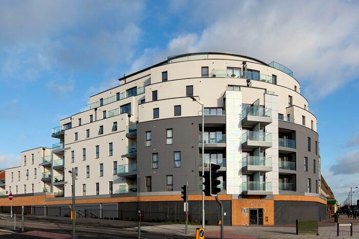 2 Bedroom Flat To Rent In Landmark House, Loughton, Essex, IG10