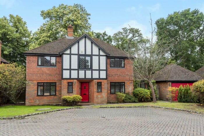 4 Bedroom Detached House To Rent In Heywood Drive, Bagshot, Surrey, GU19