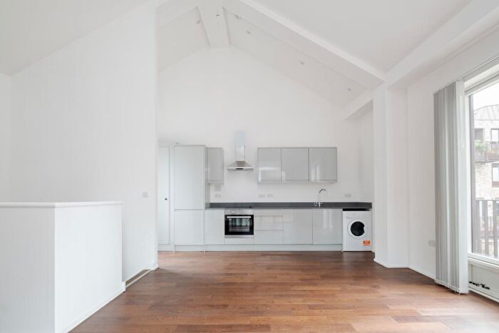 3 Bedroom Duplex To Rent In Gransden Avenue London, E8