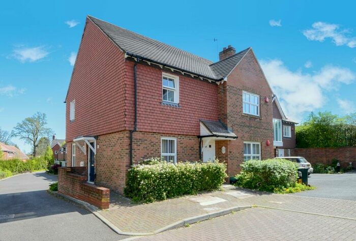 2 Bedroom Maisonette To Rent In Winter Gardens, Crawley, RH11