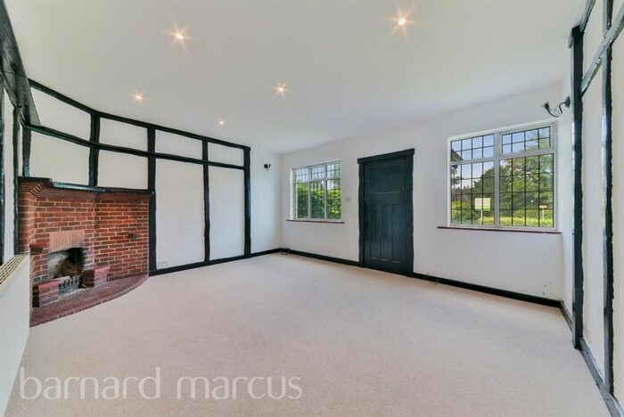 3 Bedroom Detached Bungalow To Rent In Epsom Road, Croydon, CR0