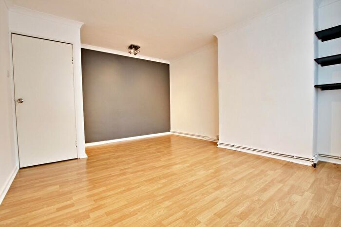 3 Bedroom Apartment To Rent In Martins Road, Shortlands, Bromley, BR2