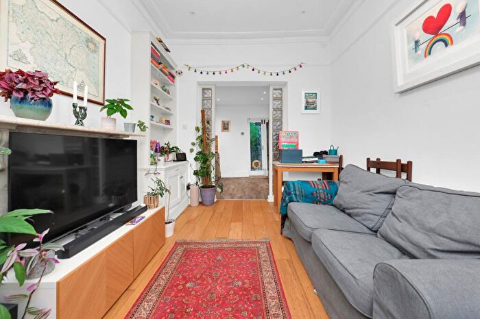 2 Bedroom Flat To Rent In Mount Pleasant Villas, Ferme Park, N4