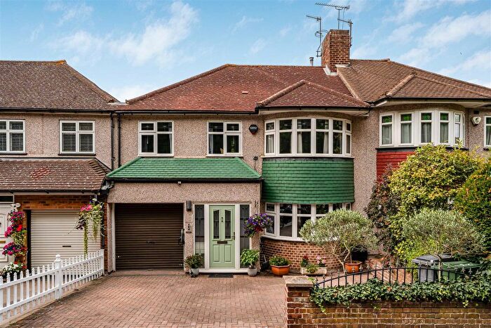 4 Bedroom Semi-Detached House For Sale In Holly Drive, North Chingford, E4