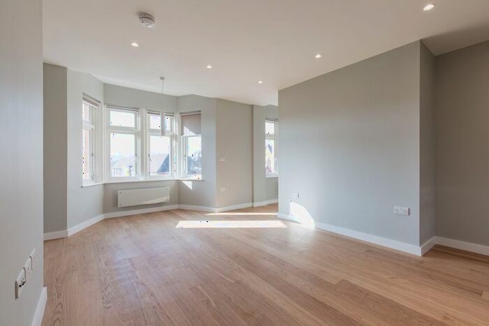 Studio To Rent In Avonmore Road, London, W14