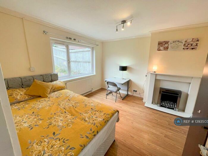 5 Bedroom Terraced House To Rent In Fladbury Crescent, Birmingham, B29