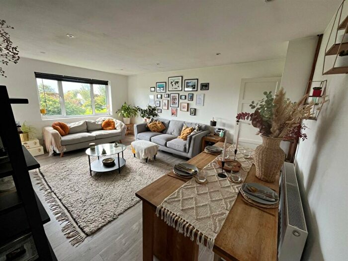 2 Bedroom Flat To Rent In Tynant, Cardiff, CF14