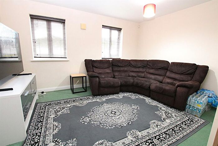 2 Bedroom Flat For Sale In Henry Bird Way, Northampton, NN4