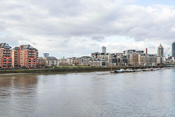 1 Bedroom Flat To Rent In Plantation Wharf, Battersea, London, SW11