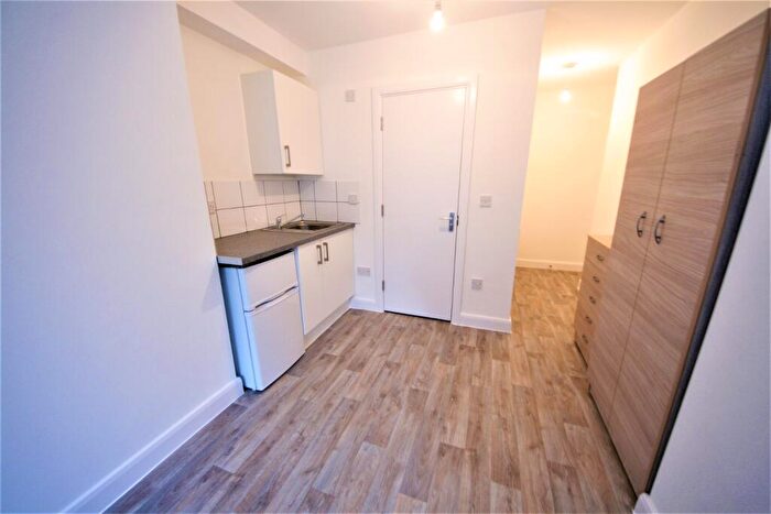 Studio To Rent In Room, Crawley Green Road, Luton, Bedfordshire, LU2