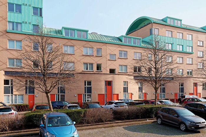 3 Bedroom Flat For Sale In Queen Elizabeth Gardens, New Gorbals, Glasgow, G5