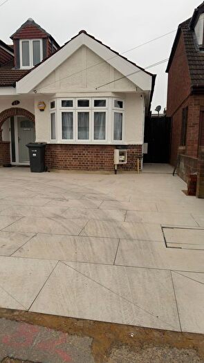 2 Bedroom Flat To Rent In Broomhill Road, Ilford, IG3