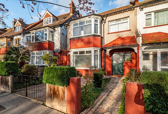 2 Bedroom Flat For Sale In Craignish Avenue, London, SW16