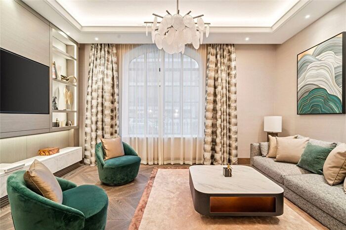 2 Bedroom Flat To Rent In Chesterfield Hill, London, W1J