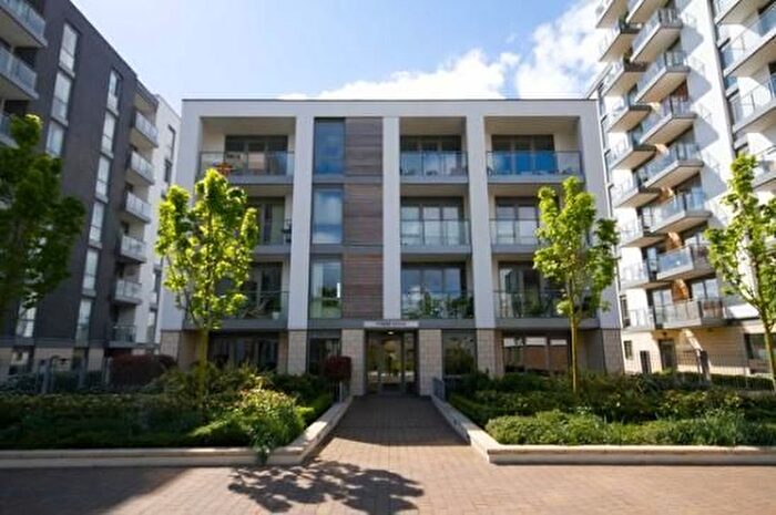 3 Bedroom Flat To Rent In Clayponds Lane, Brentford, London, TW8
