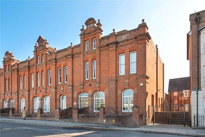 2 Bedroom Flat For Sale In Station Road West, Canterbury, Kent, CT2