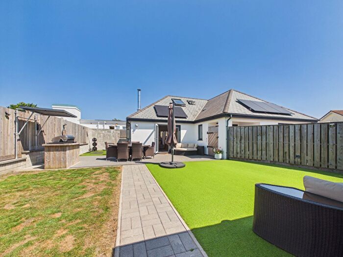 4 Bedroom Bungalow For Sale In Carn Brea Lane, Pool, Redruth, TR15