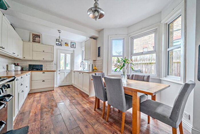 4 Bedroom Semi-Detached House For Sale In Stomp Road, Burnham, SL1