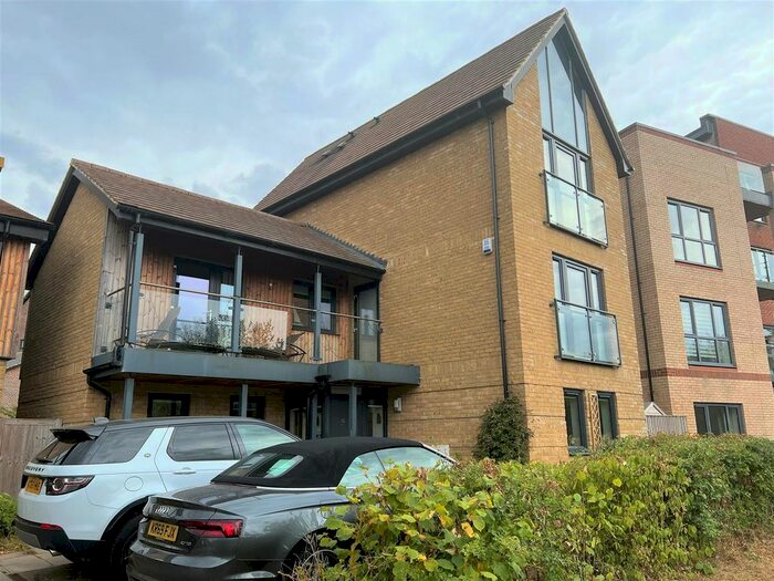 5 Bedroom Property To Rent In Kernal Close, Oakgrove, Milton Keynes, MK10