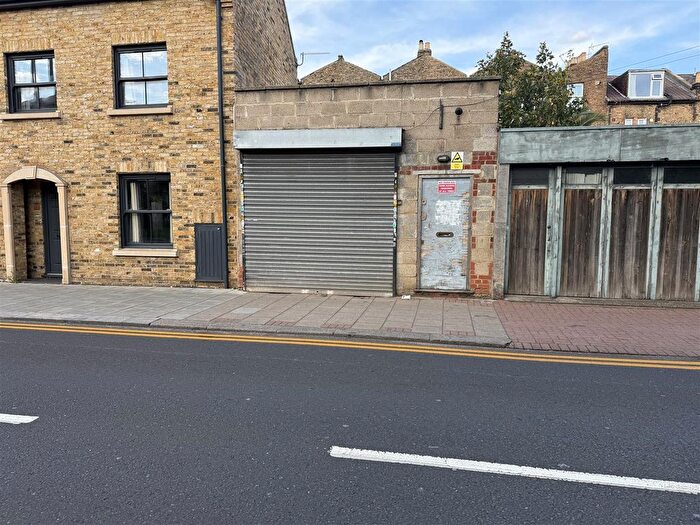 Garage / Parking To Rent In R/O Vant Road, SW17