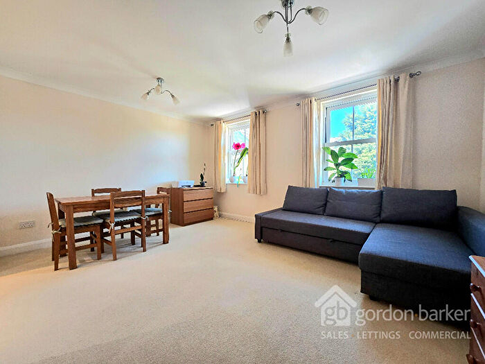 2 Bedroom Apartment For Sale In Manor Road, Bournemouth, Dorset, BH1